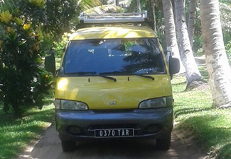 Location de voiture à Madagascar type hyundai 15 places