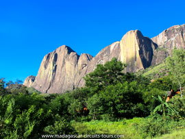 Motagne Tsaranoro Madagascar