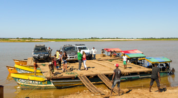 traversée en bac Manja lors du Circuit les Merveilles de la Grande-île