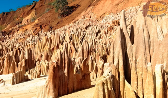 Tsingy Rouges de l’Irondro