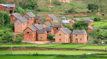 village traditionnel malgache lors du Circuit traversée d'Ouest en Est