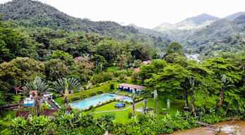 La piscine thermale du parc national Ranomafana lors du Circuit les Merveilles de la Grande-île