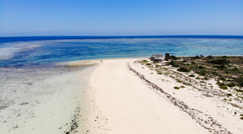 Belle plage de sable blanc à Nosy Ve - Anakao