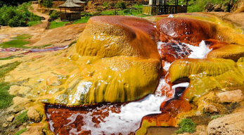 Geyser d’Amparaky, l’un des sites incontournables de la région Itasy lors du circuit à la découverte des hautes terres Malgaches