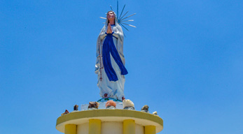 Îlot de la Vierge - Ampefy visible lors du circuit à la découverte des hautes terres Malgaches