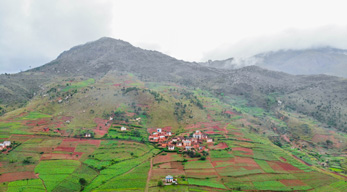 Mont Ibity, une imposante montagne haut de 2254 m