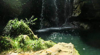 Piscine Noir au parc d'Isalo disponible lors du circuit Massifs du Makay