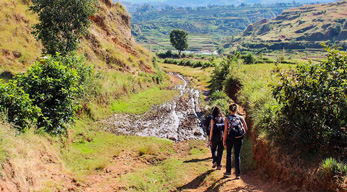 Randonnée au vallée d'Ambatonikolahy pas loin de Betafo lors du circuit à la découverte des hautes terres Malgaches