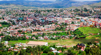 Une belle vue sur la ville de Fianarantsoa lors du circuit Massifs du Makay