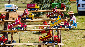 Une exposition de voiture en miniature lors du circuit à la découverte des hautes terres Malgaches