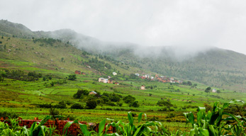 Village des paysans dans le circuit à la découverte des hautes terres Malgaches