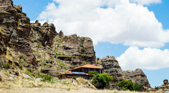 auberge sympathique dans les montagnes de grés d'Isalo disponible lors du circuit Massifs du Makay