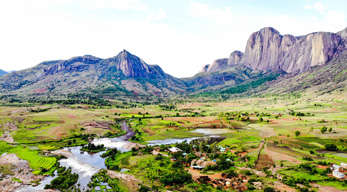 ensemble de paysage magnifique à Tsaranoro