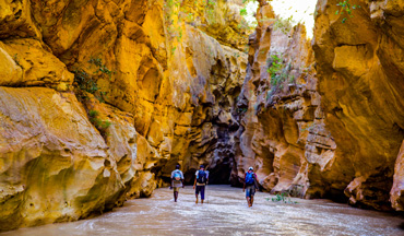 entrée dans le labyrinthe de canyons dans le circuit les Massifs du Makay