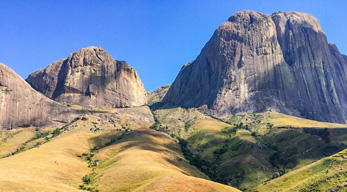 la piste de Tsaranoro dans le circuit à la découverte des hautes terres Malgache