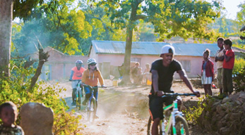 randonnée en vélo à Ampefy dispo lors du circuit à la découverte des hautes terres Malgaches