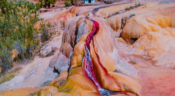 un phénomène de puits artésiens, Geyser dispo lors du circuit à la découverte des hautes terres Malgaches