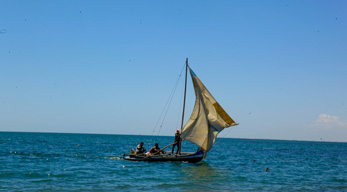 une balade en pirogue traditionnel avec les pêcheurs Vezo