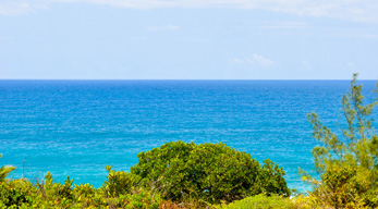 L'île Sainte Marie entourée de mer bleue turqouise lors du Circuit Sainte Marie Madagascar