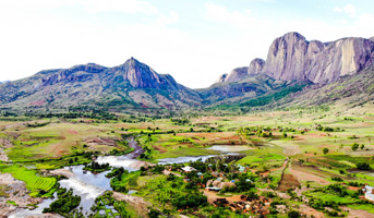 paysage magnifique à Tsaranoro