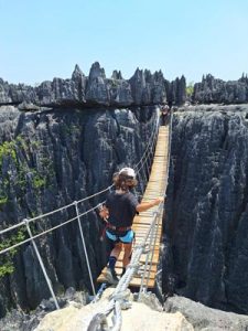 Les Tsingy de Bemaraha avec des escaliers sécurisés
