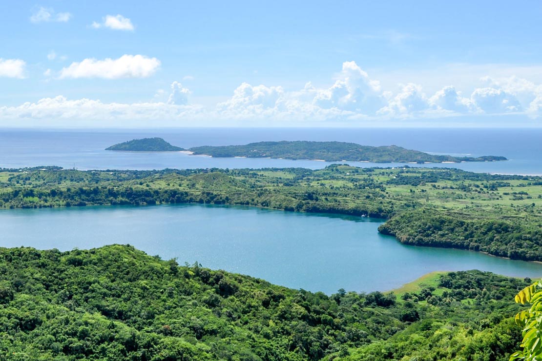 Nosy Sakatia vue sur le Mont Passot