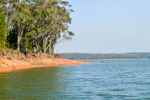 Balade au fil de leau lors dune excursion a Mantasoa