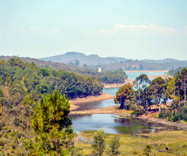 Excursion à Mantasoa au cœur des forêts de pins et d’eucalyptus