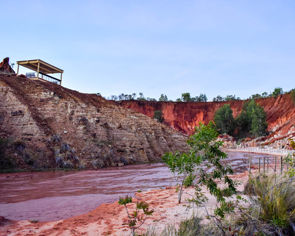 Immersion culturelle lors d’une excursion au Tsingy Rouge