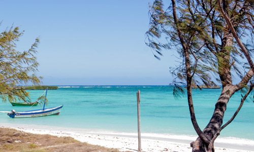 Excursion Mer d’Émeraude entre sable blanc et eaux cristallines
