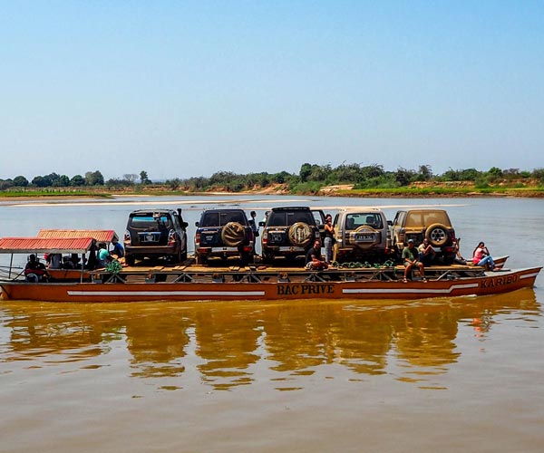 Place au 4×4 pour rejoindre Bekopaka