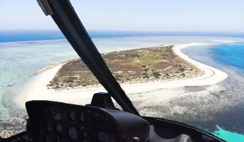 Découvrez la beauté de Nosy Ve et d'Anakao lors d'un tour en hélicoptère inoubliable