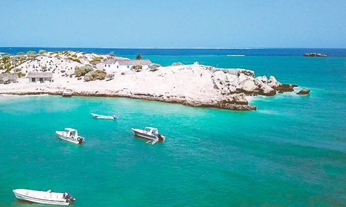 Effectuer une excursion en hélicoptère d'une journée en contemplant la splendeur de la mer turquoise