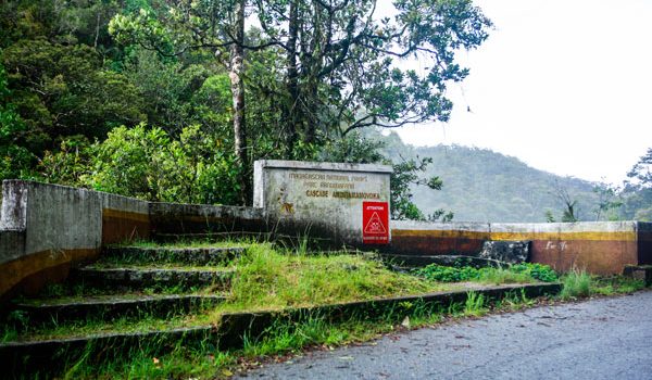 Entrée dans la cascade d’Andriamamovoka Ranomafana